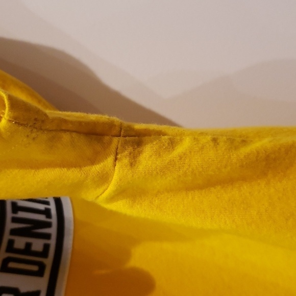 TOMMY Hilfiger T-Shirt Yellow White Strip Across Men's Size Small - Picture 6 of 13